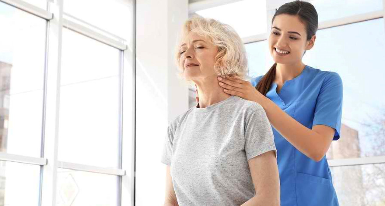 lady therapist massaging the old woman